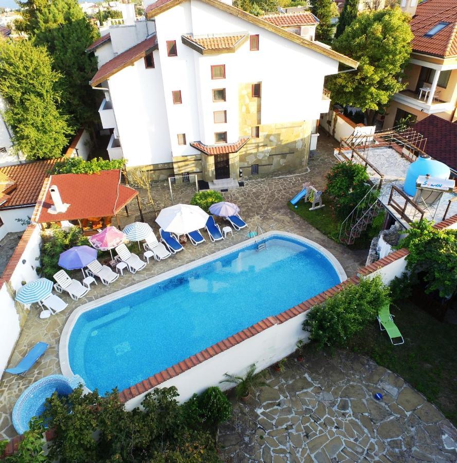 וארנה Guest House Yanita מראה חיצוני תמונה