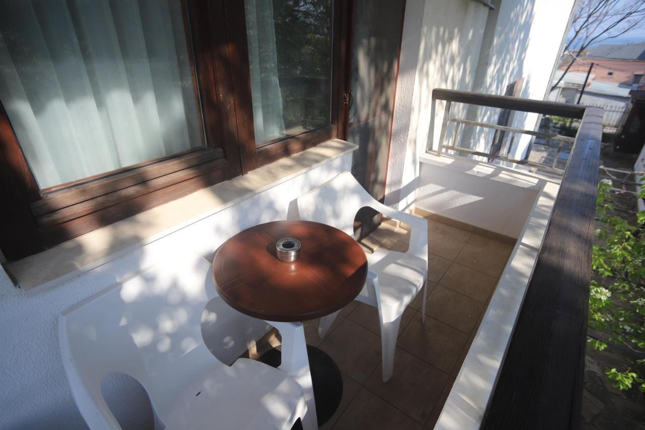 וארנה Guest House Yanita מראה חיצוני תמונה