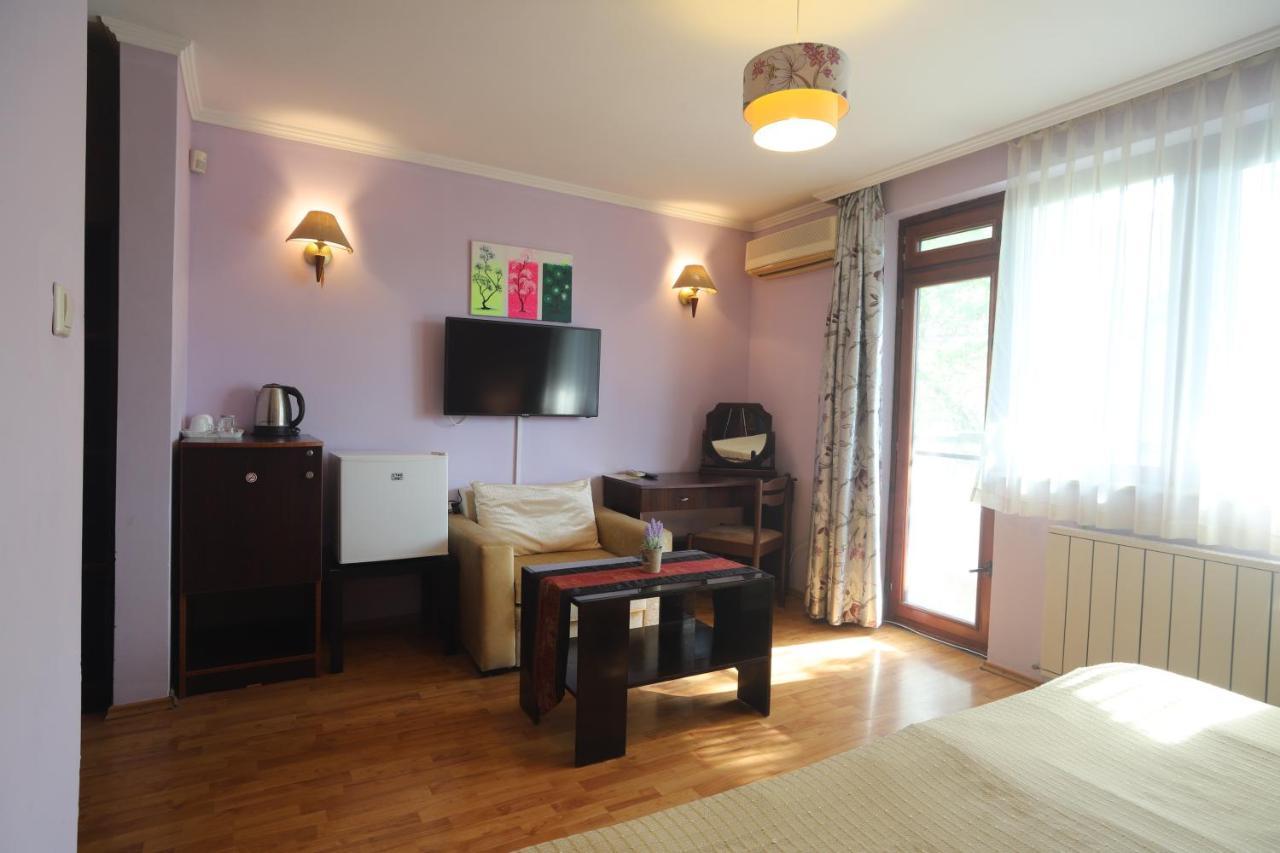 וארנה Guest House Yanita מראה חיצוני תמונה
