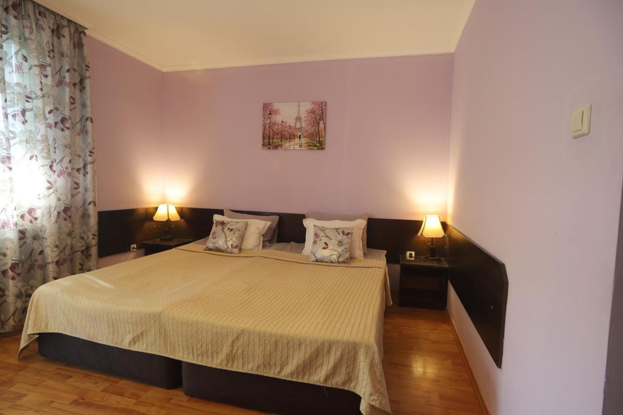 וארנה Guest House Yanita מראה חיצוני תמונה