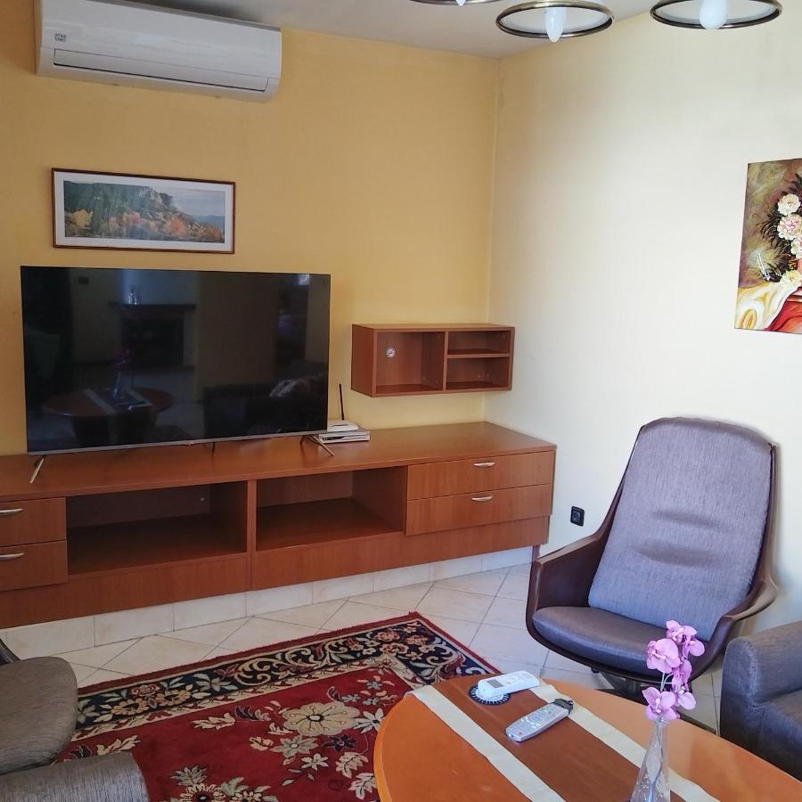 וארנה Guest House Yanita מראה חיצוני תמונה