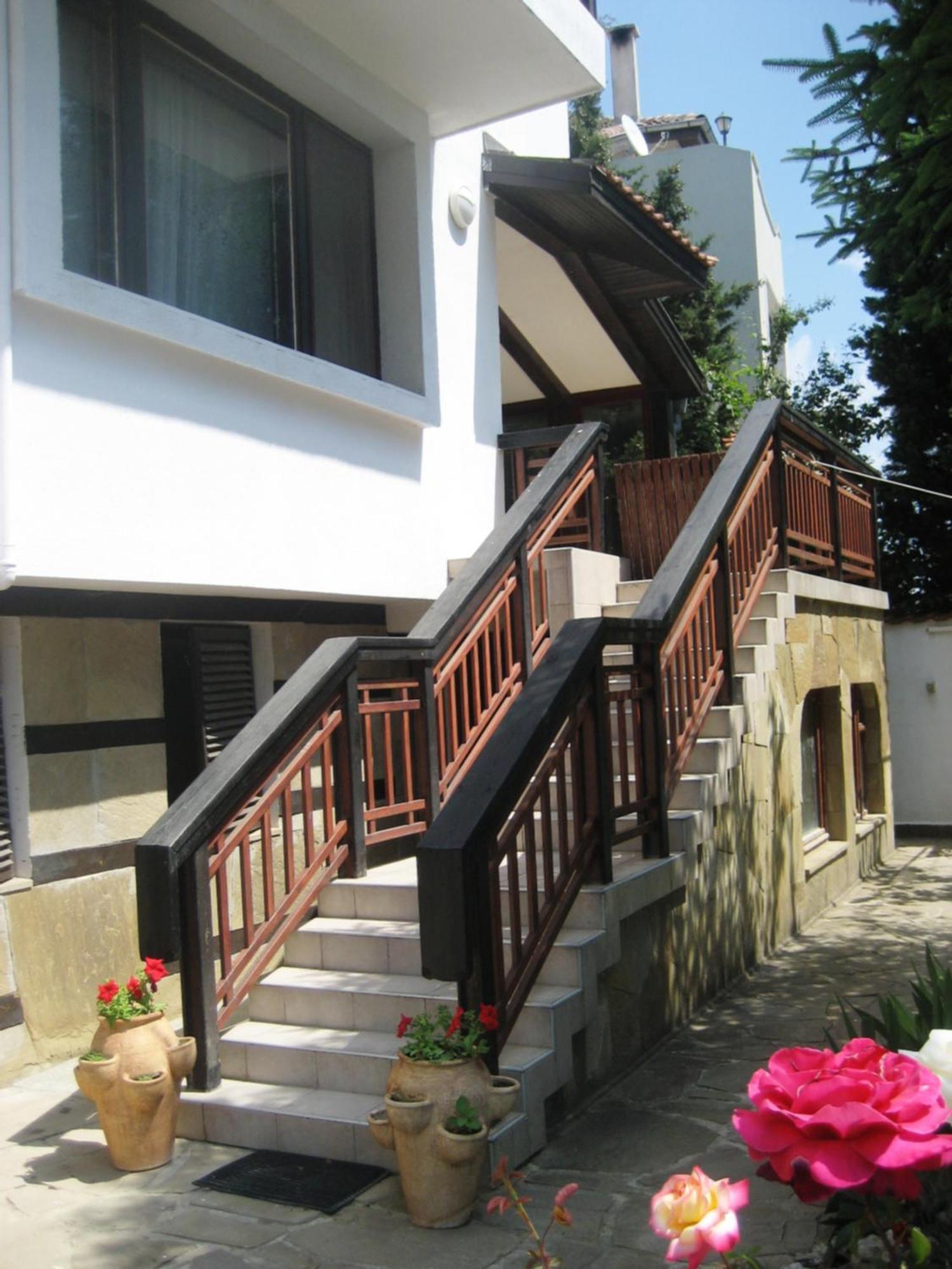 וארנה Guest House Yanita מראה חיצוני תמונה