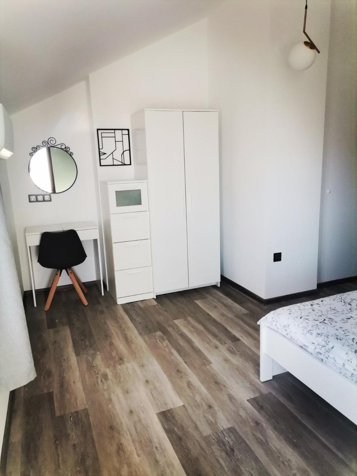 וארנה Guest House Yanita מראה חיצוני תמונה