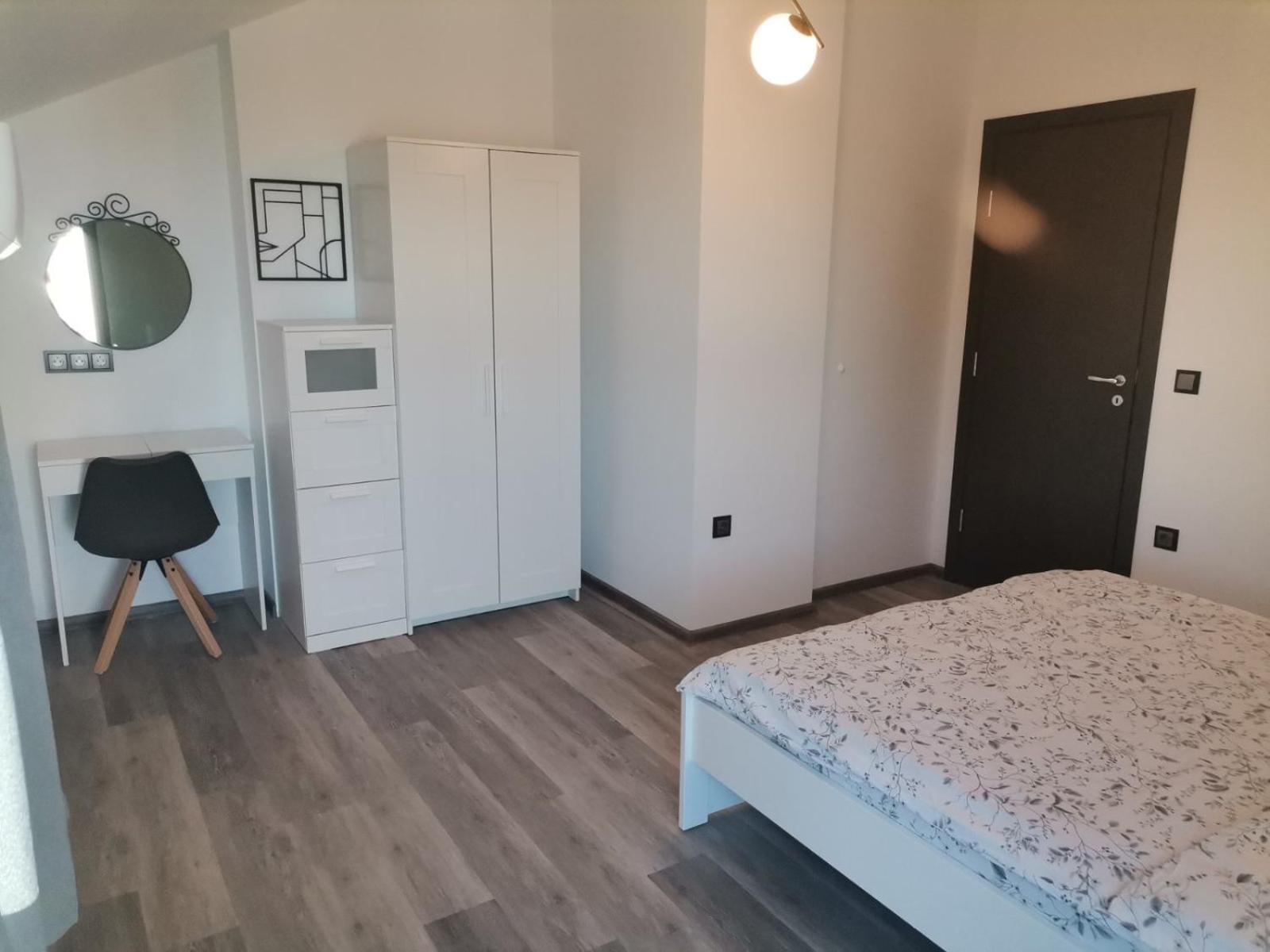 וארנה Guest House Yanita מראה חיצוני תמונה
