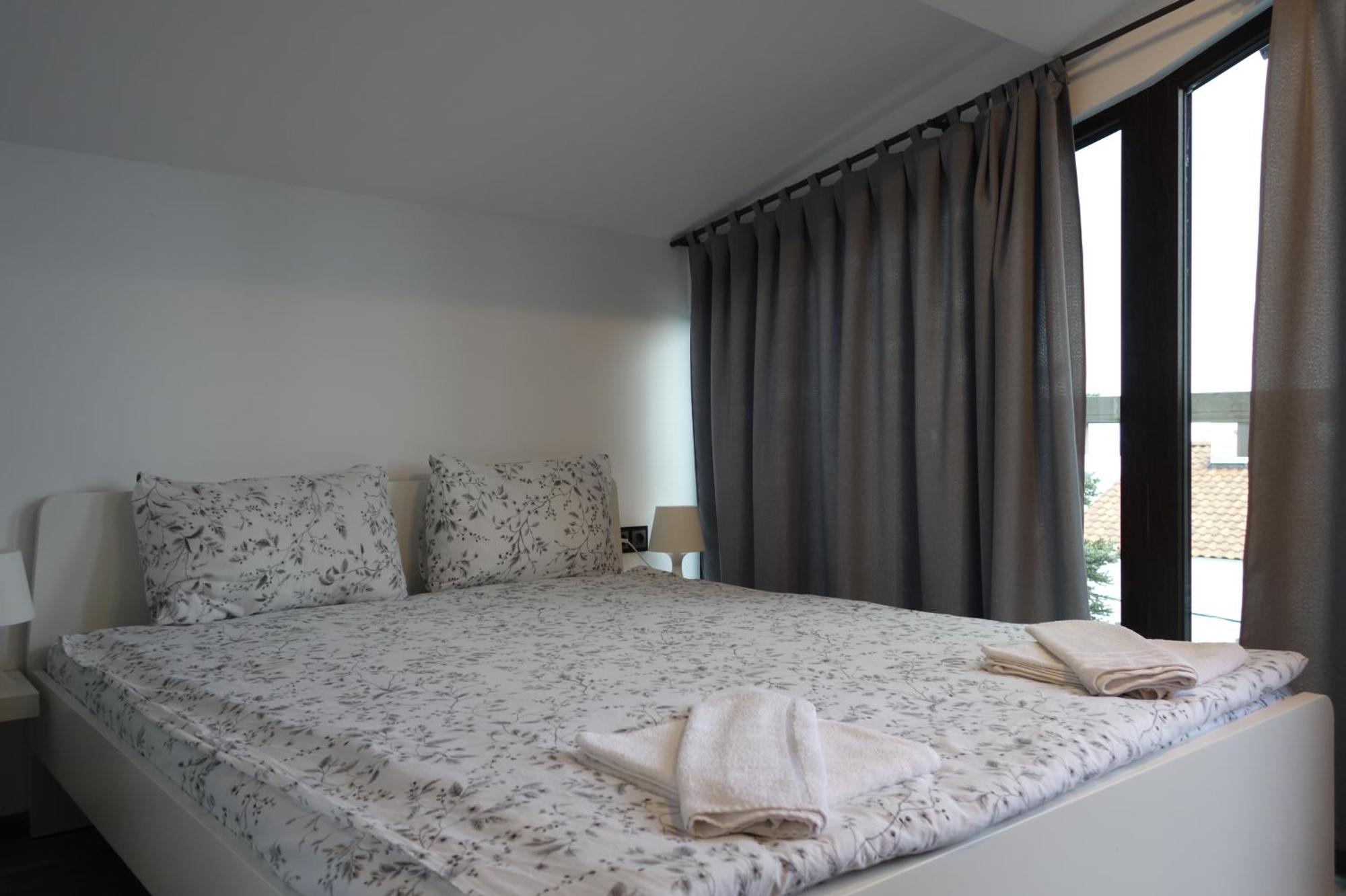 וארנה Guest House Yanita מראה חיצוני תמונה